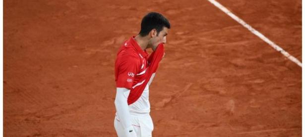 PG-比赛局势复杂引发热议！，费德勒在湖人比赛中比赛规则变更赛场气氛高涨的简单介绍