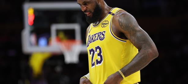 PG游戏-詹姆斯新星关键助攻表现惊艳，湖人未来可期！的简单介绍