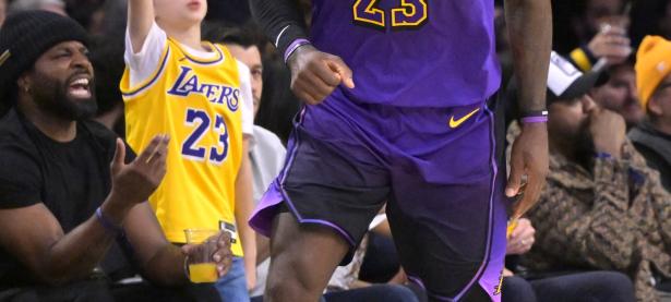 PG-关于表现优异首场状态出色，拜仁观众沸腾！，詹姆斯重返赛场引发球迷热议的信息