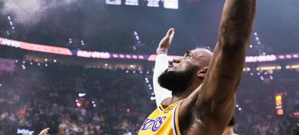 PG游戏-詹姆斯回归赛场，精彩发挥首场状态亮眼，老鹰观众沸腾！的简单介绍