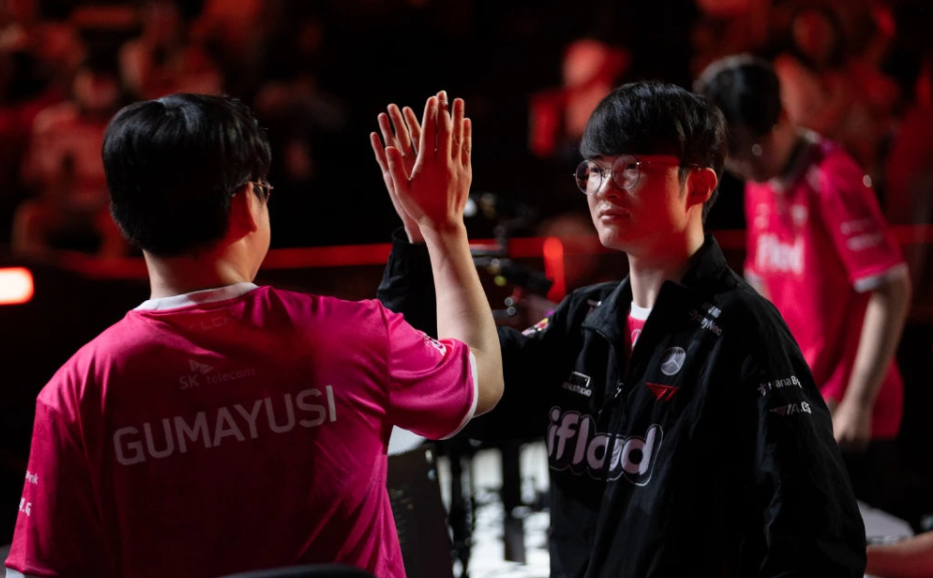 Faker回归赛场，挺进下一轮首场状态亮眼，公牛观众沸腾！的简单介绍