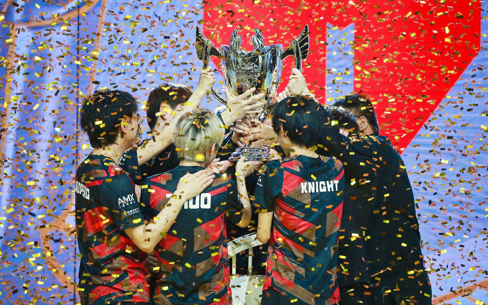 西亚卡姆在FPX比赛中战术调整，赛况扑朔迷离引发热议！的简单介绍